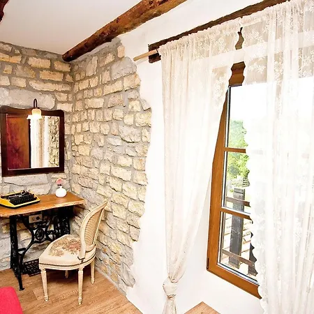 فيلة Boutique Pucinum بوزت